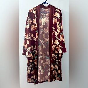 NWT Burgundy floral rose print knee length duster with pockets Size M-L